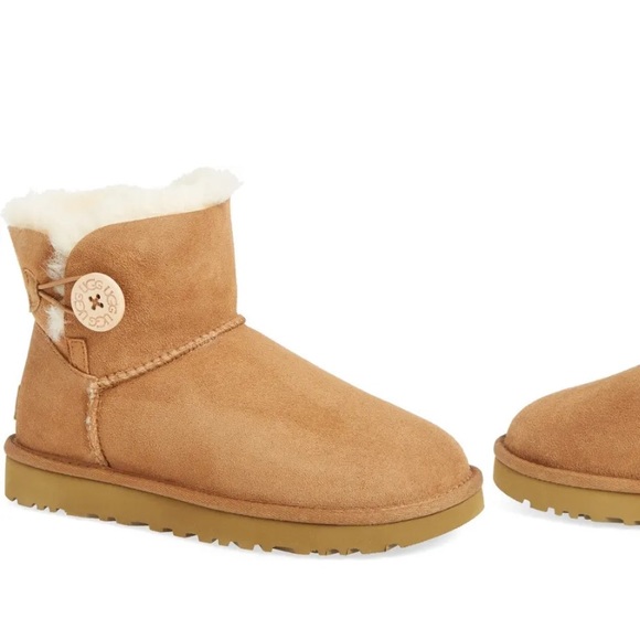 Bailey Button Uggs in chestnut. - Picture 1 of 5